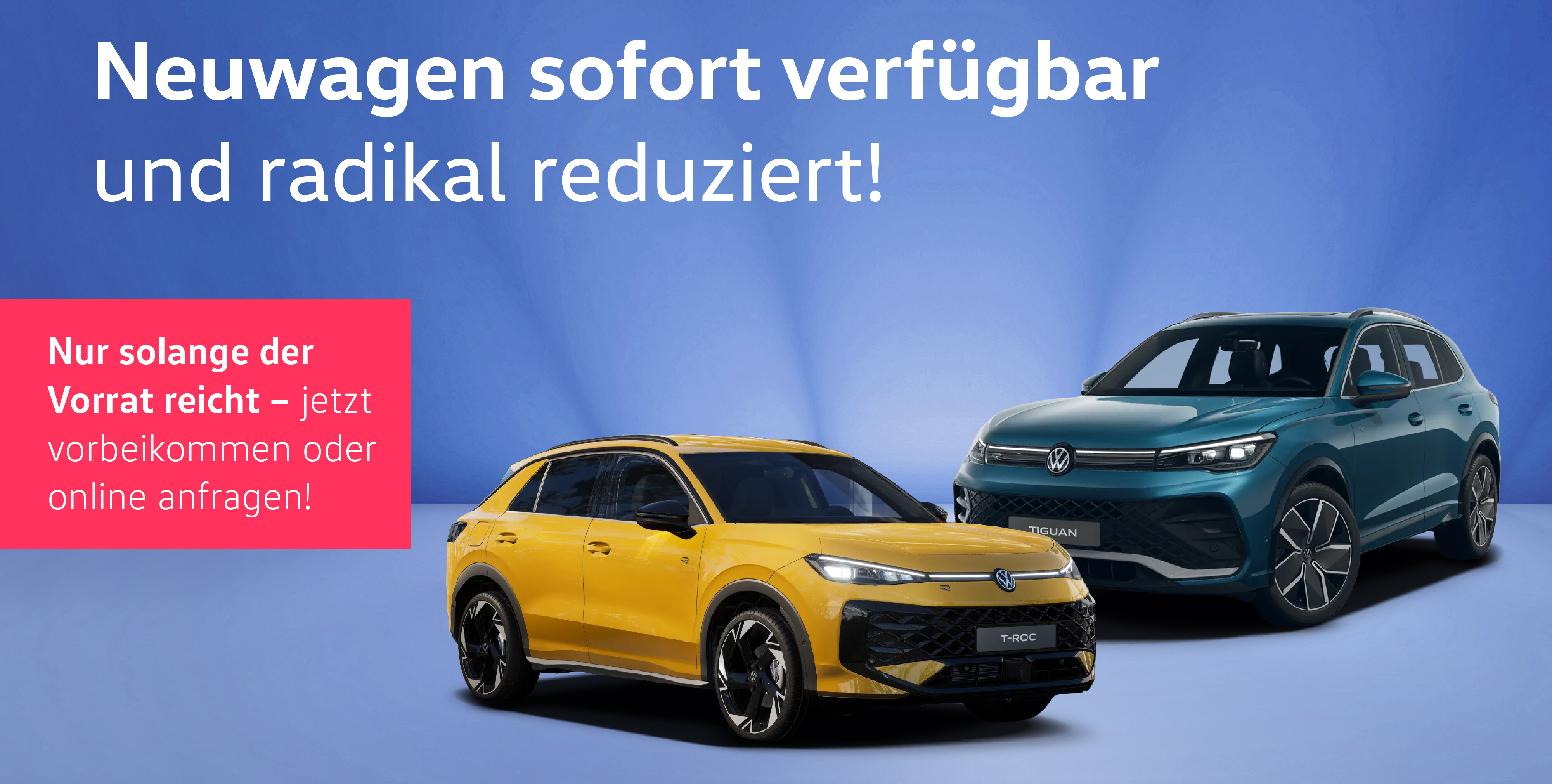 "Neuwagen sofort verf&uuml;gbar und radikal reduziert". Gelber VW T-Roc und t&uuml;rkisfarbener Tiguan