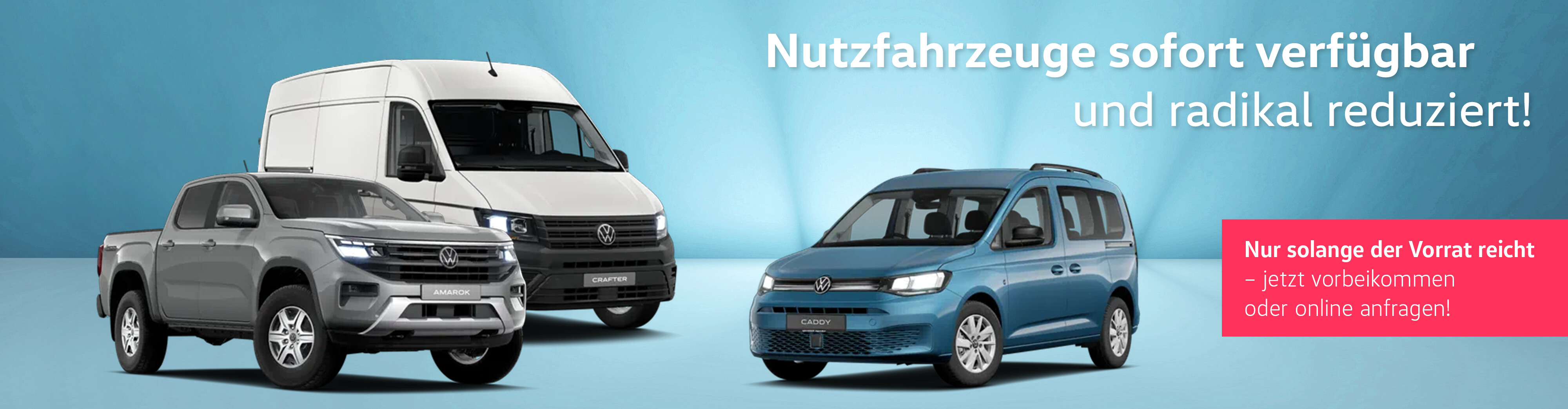 "Nutzfahrzeuge sofort verf&uuml;gbar und radikal reduziert". VW Amarok in Dunkelgrau,  VW Crafter in Wei&szlig; und VW Caddy in T&uuml;rkis