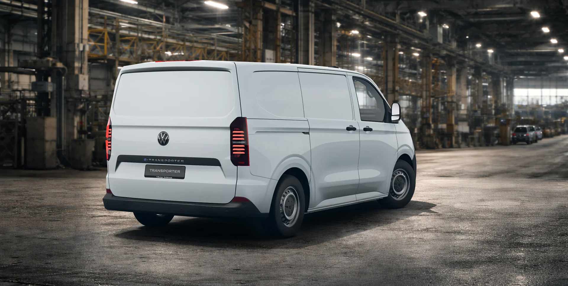 Volkswagen E-Transporter Heck-Seitenansicht in Lagerhalle